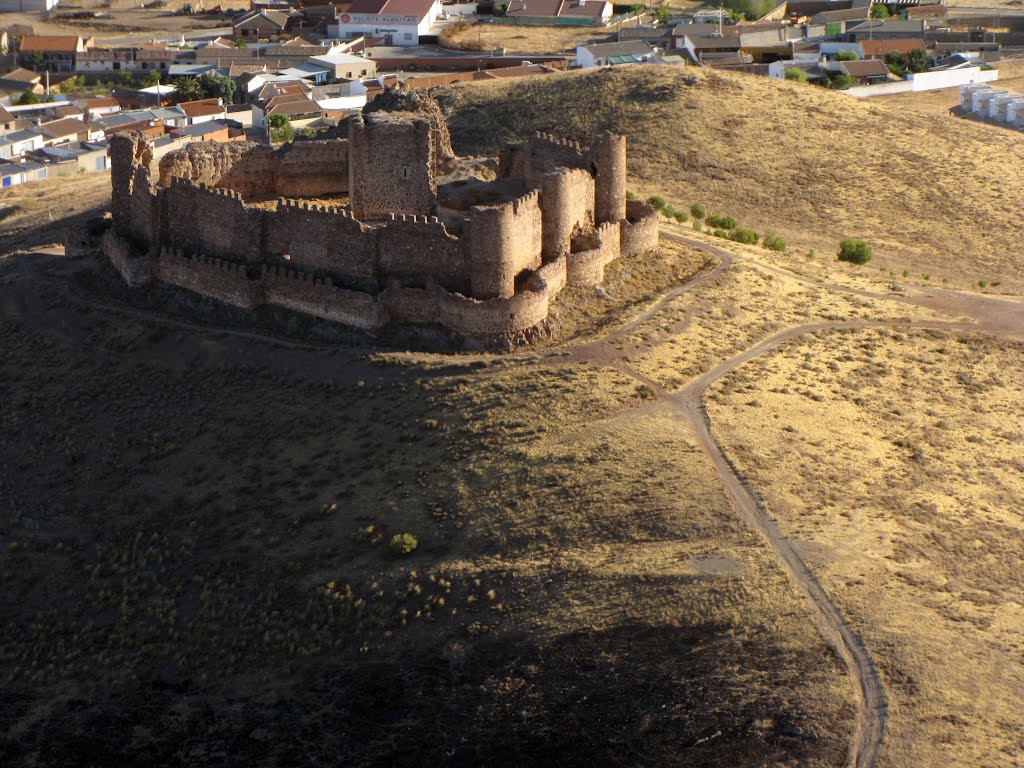 Resultado de imagen de castillo de almonacid toledo