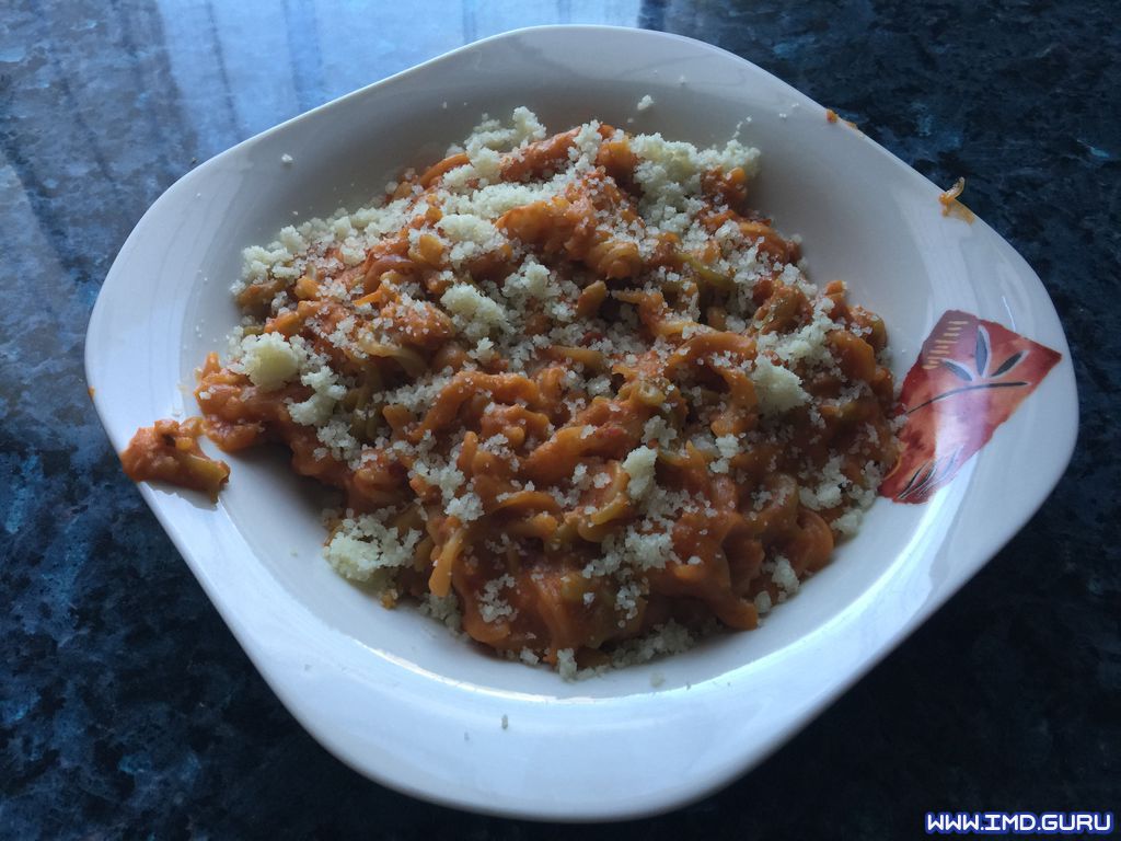 Macarrones con tomate y chorizo