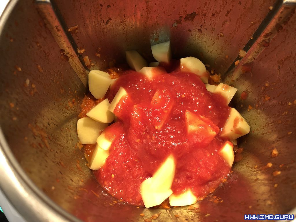 Añadir los 150 gr. de tomate natural triturado (en lata)